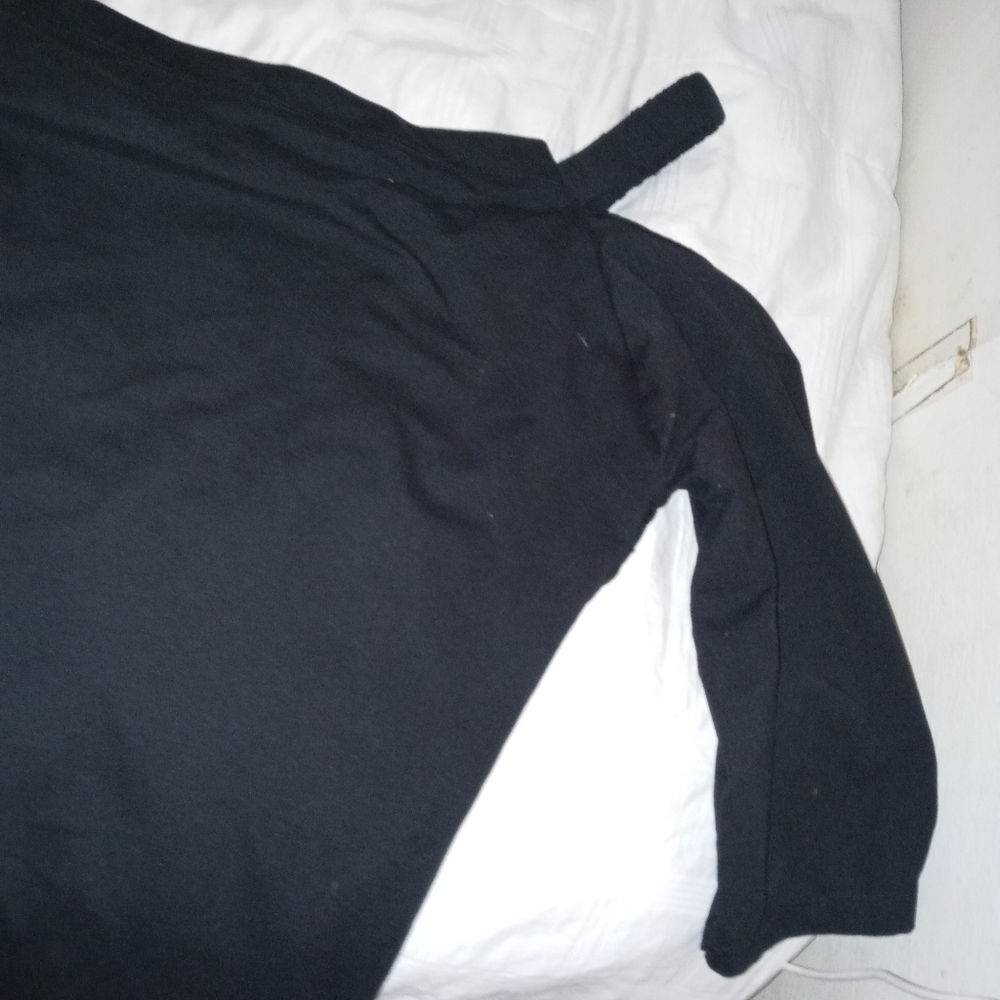 PLUS COLD SHOULDER TOP - Picture 2 of 3